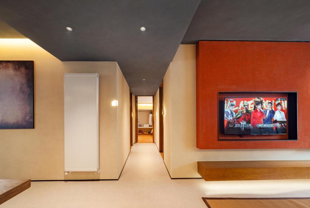 TV a/nebo společenská místnost v ubytování Zhangjiajie Brook Hotel