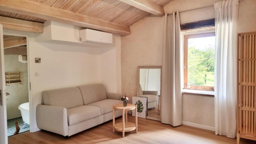 Posezení v ubytování Mas Nouveau Chambres d'Hôtes
