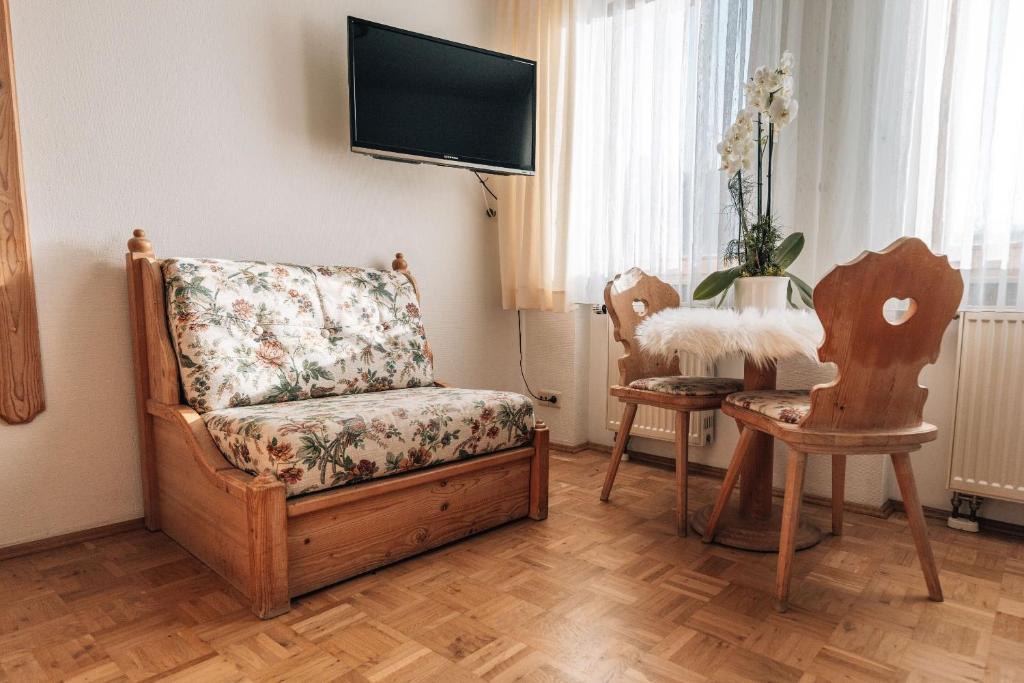 TV a/nebo společenská místnost v ubytování Krone das Hotel