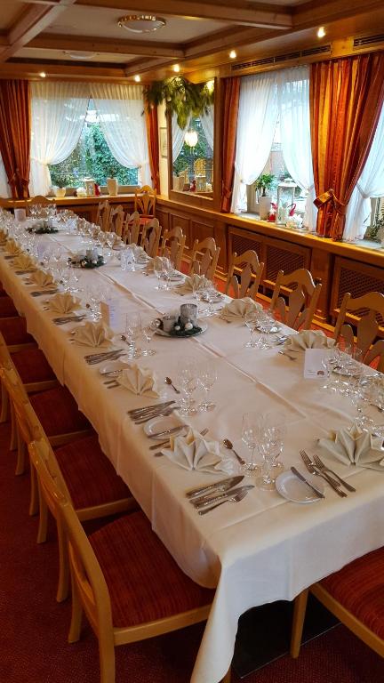 Restaurace v ubytování Gasthof Pfauen