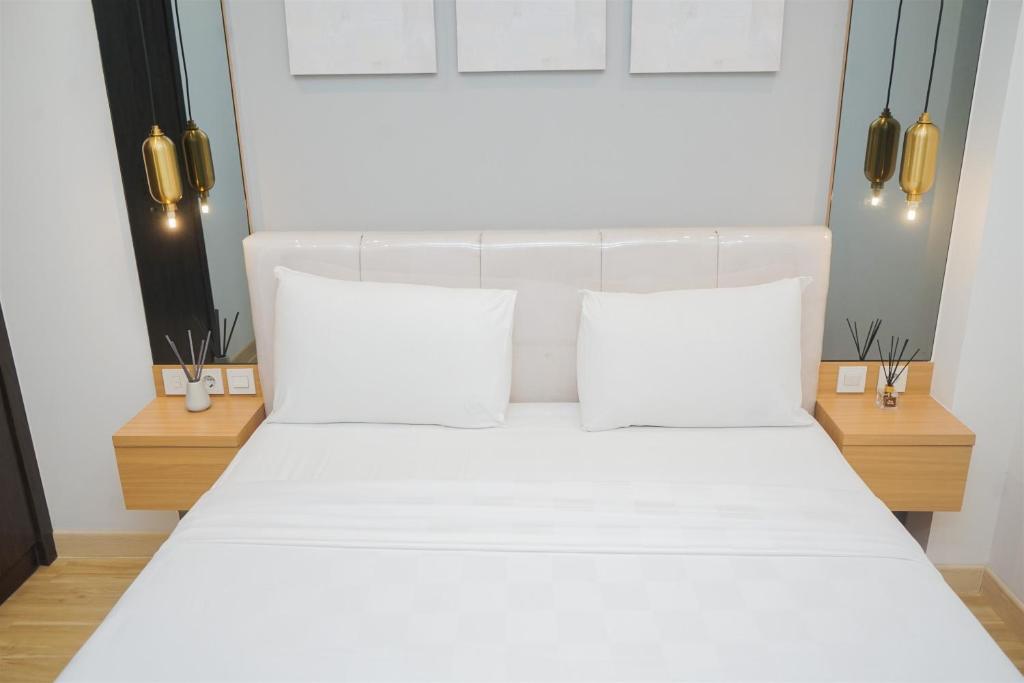 Ένα ή περισσότερα κρεβάτια σε δωμάτιο στο 1BR Apartment with Comfortable Design at Branz BSD City By Travelio