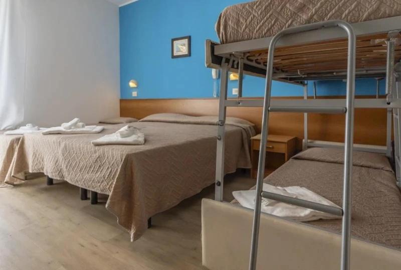 Postel nebo postele na pokoji v ubytování Hotel REX