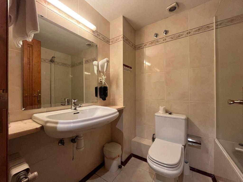 Koupelna v ubytování Hotel Juan Canejan
