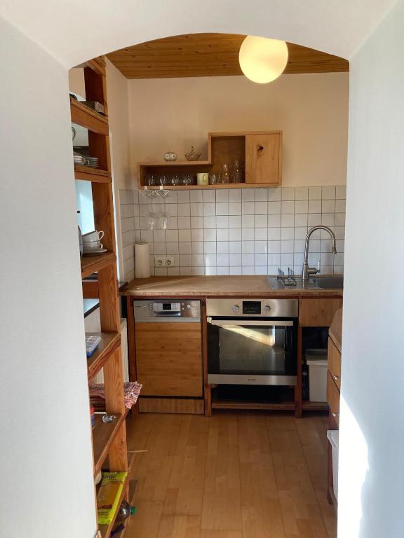 Kuchyň nebo kuchyňský kout v ubytování Apartment im Loefengut