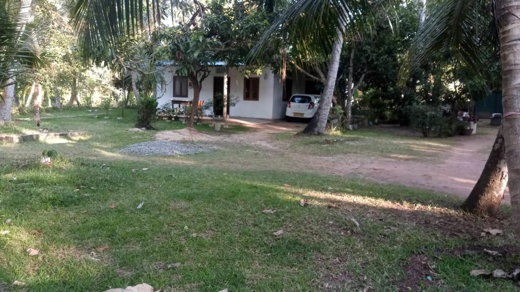 Zahrada ubytování EECS Transit and Budget Homestay