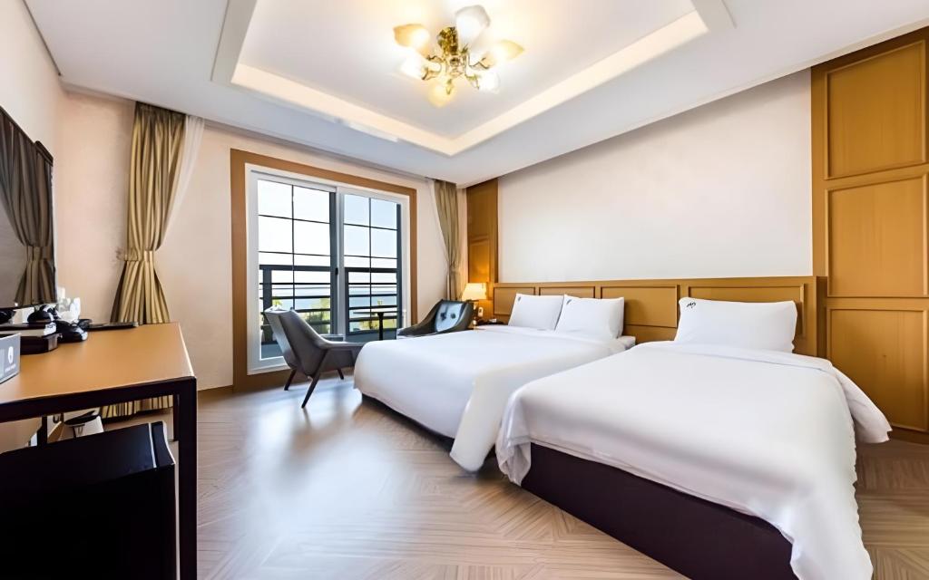 Postel nebo postele na pokoji v ubytování Lamer Hotel