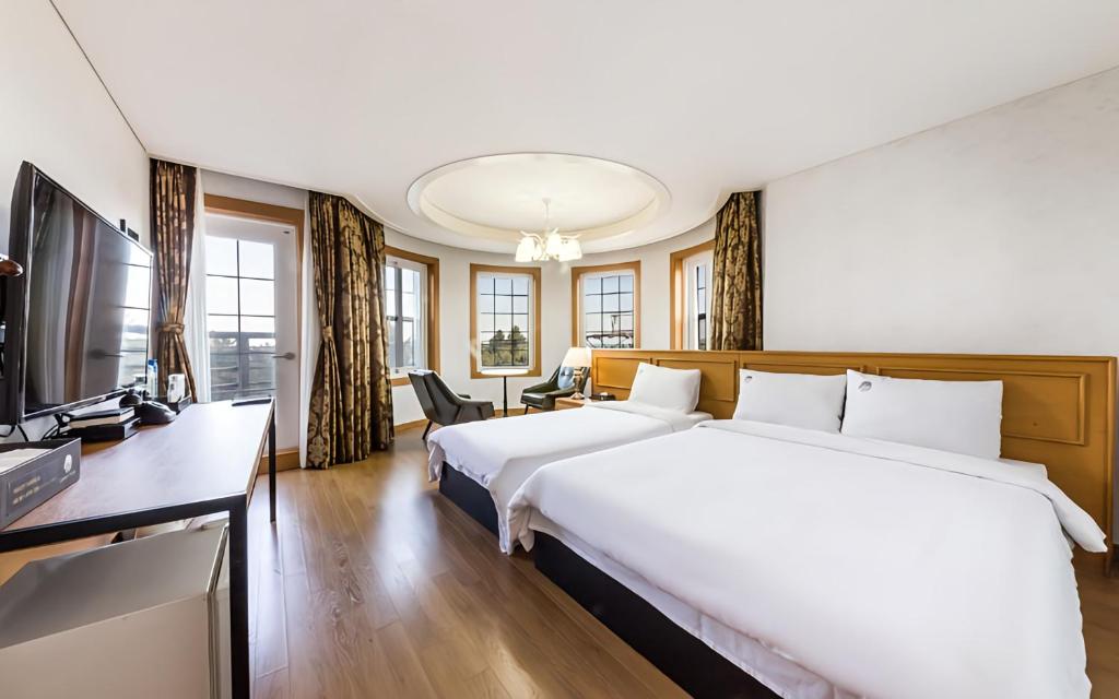 Postel nebo postele na pokoji v ubytování Lamer Hotel