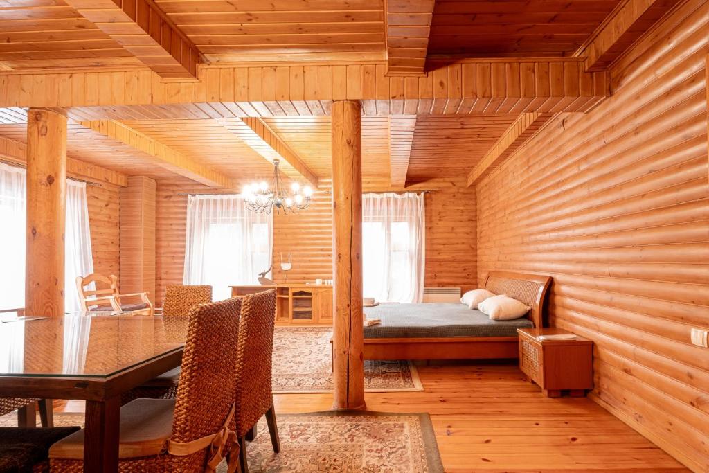 Postel nebo postele na pokoji v ubytování BOROVOE Country Club