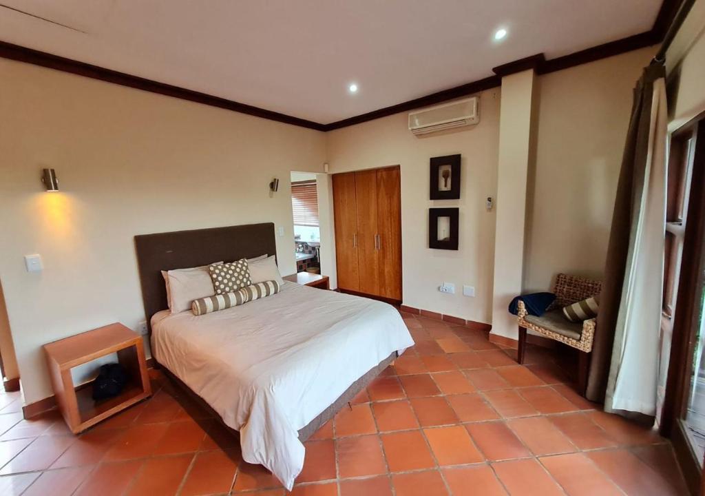 Fotografie z fotogalerie ubytování Valley View Elements 4 Bedroom v destinaci Warmbaths
