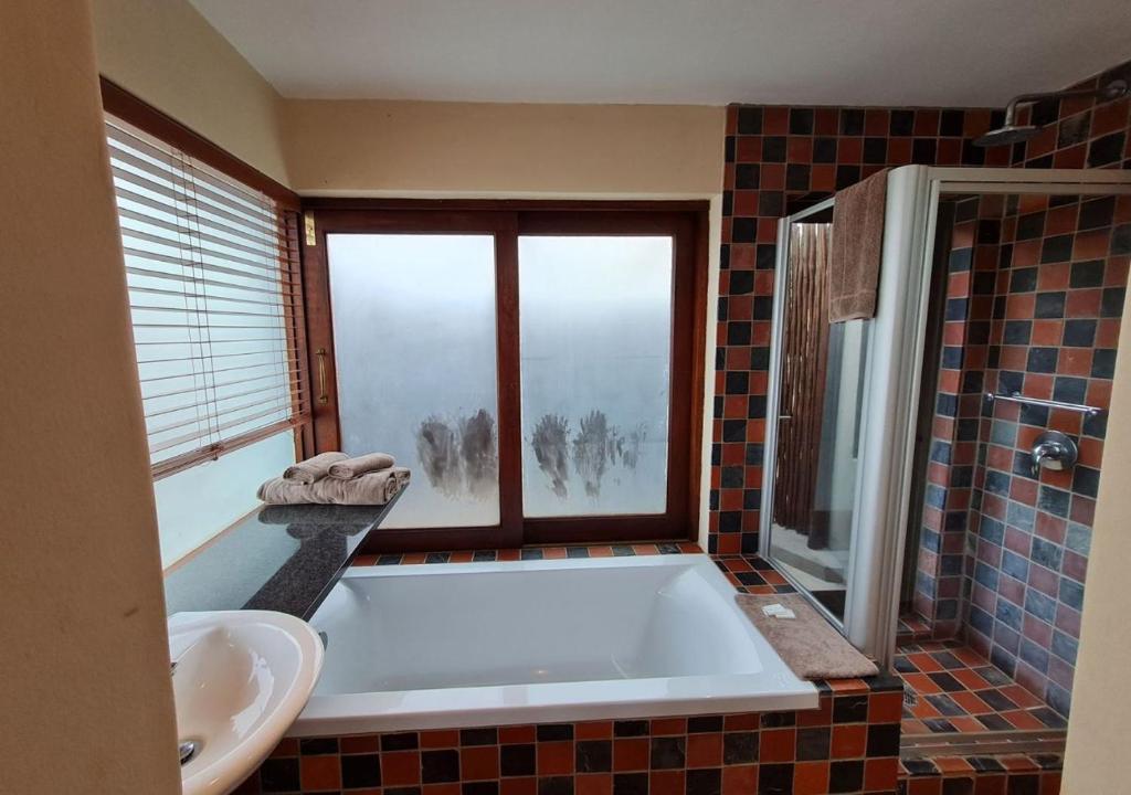 Fotografie z fotogalerie ubytování Valley View Elements 4 Bedroom v destinaci Warmbaths