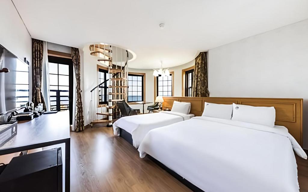 Postel nebo postele na pokoji v ubytování Lamer Hotel
