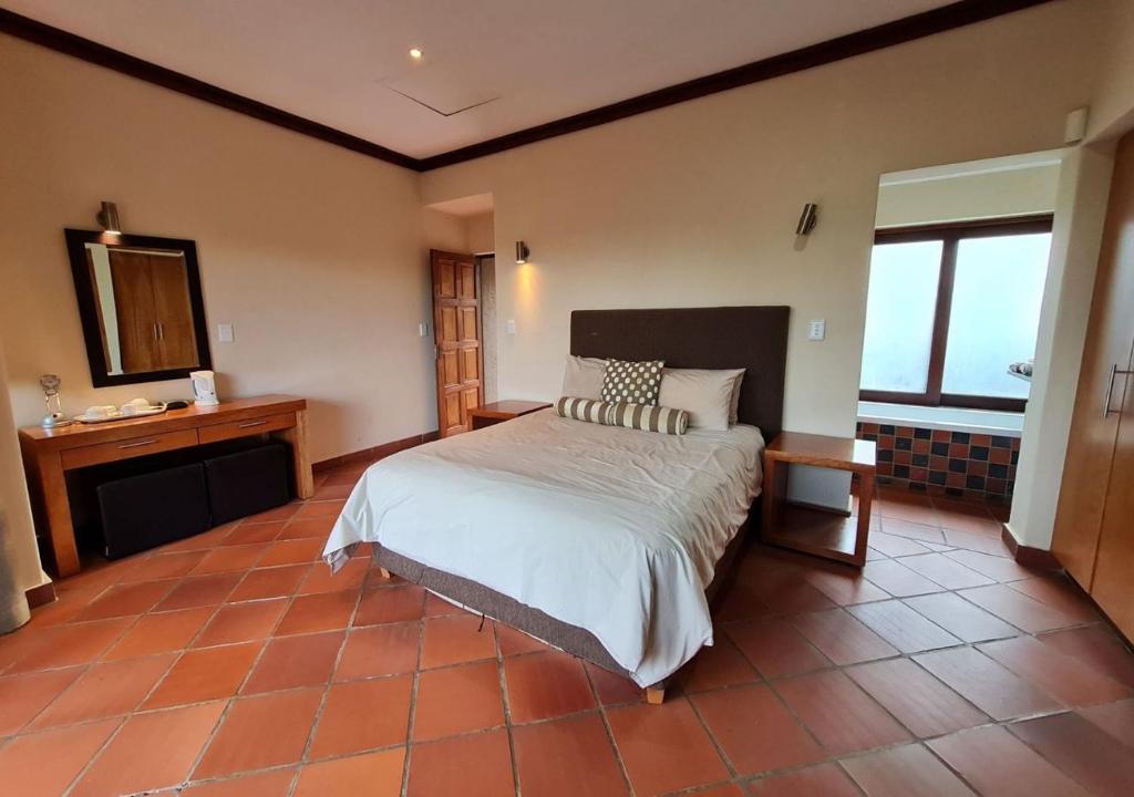 Fotografie z fotogalerie ubytování Valley View Elements 4 Bedroom v destinaci Warmbaths