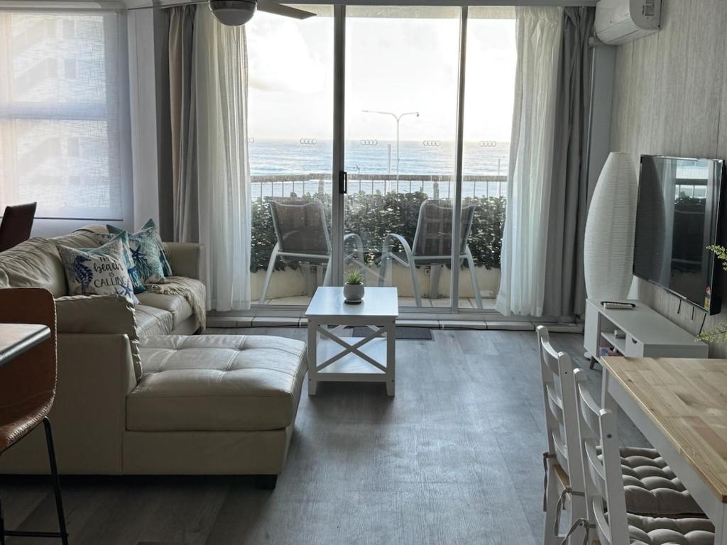 Picture of Surfers Paradise Ocean View Apartment with Pool & Lift Access, Gold ...