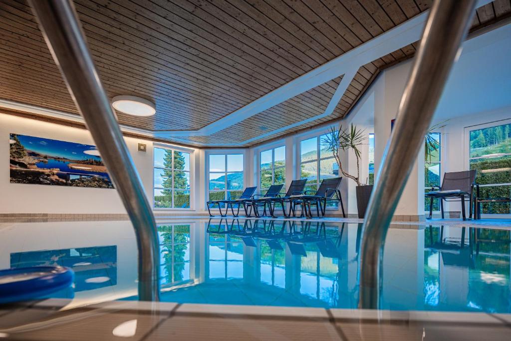 Bazén v ubytování Alpine Spa Residence nebo v jeho okolí