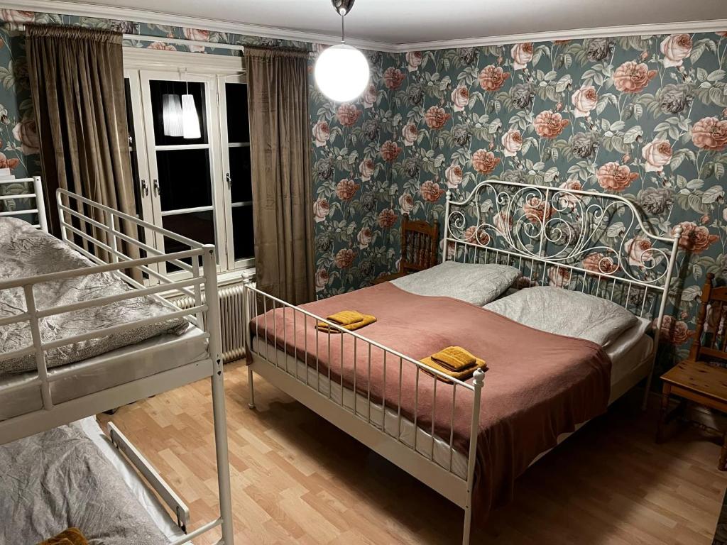 Postel nebo postele na pokoji v ubytování Gramersgården