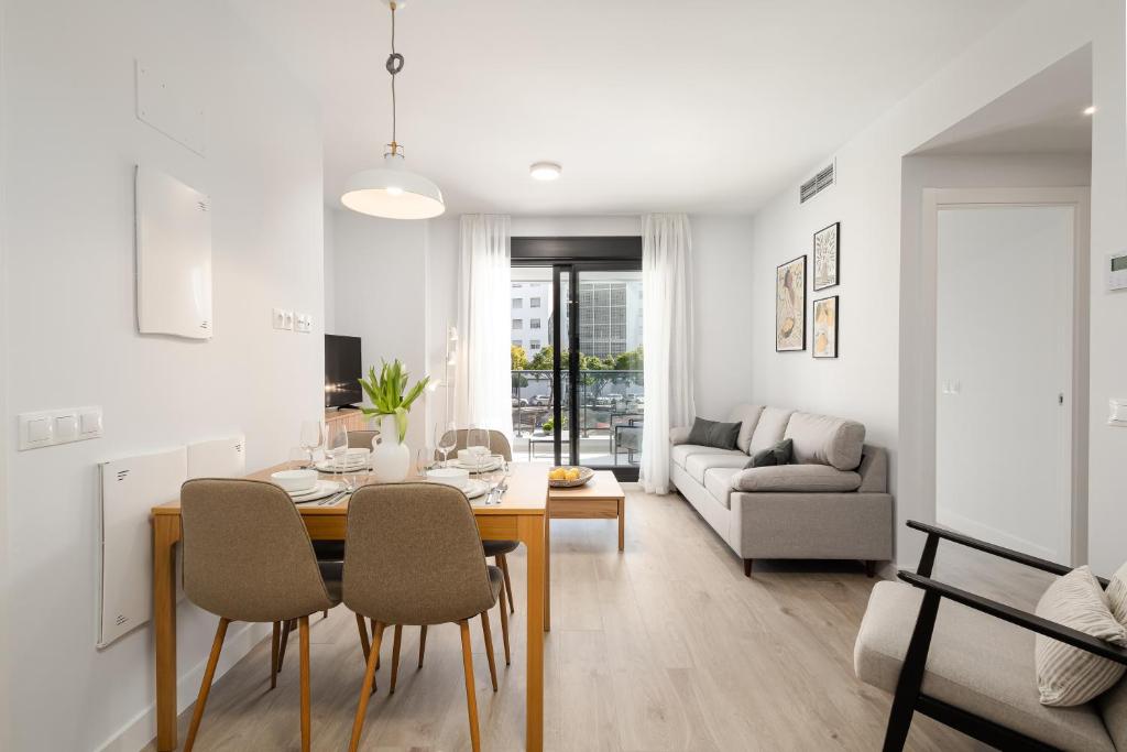 New cozy 2-bedroom apartment in Estepona center
