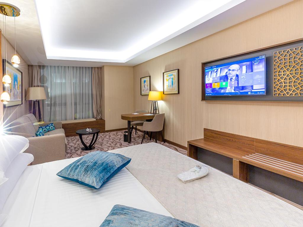 AZ Hotels Grand Oran - Junior Suite