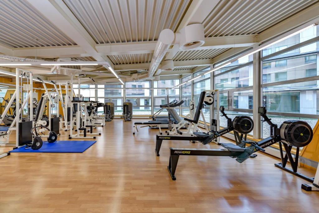 Fitness centrum a/nebo fitness zařízení v ubytování Mövenpick Hotel Lausanne