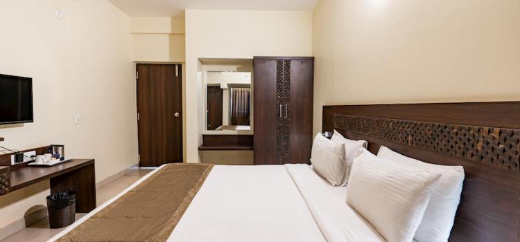Postel nebo postele na pokoji v ubytování Hotel Xec Residency