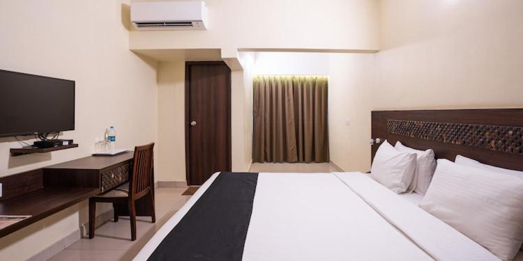 Postel nebo postele na pokoji v ubytování Hotel Xec Residency