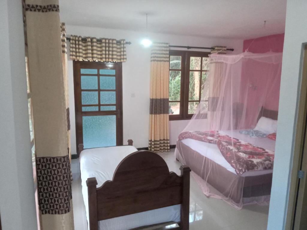 Postel nebo postele na pokoji v ubytování Nine Arch Araliya Homestay