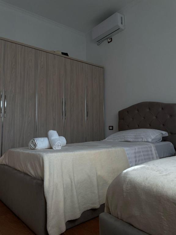 Postel nebo postele na pokoji v ubytování Guest House Ilir