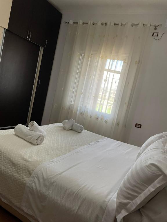 Postel nebo postele na pokoji v ubytování Guest House Ilir