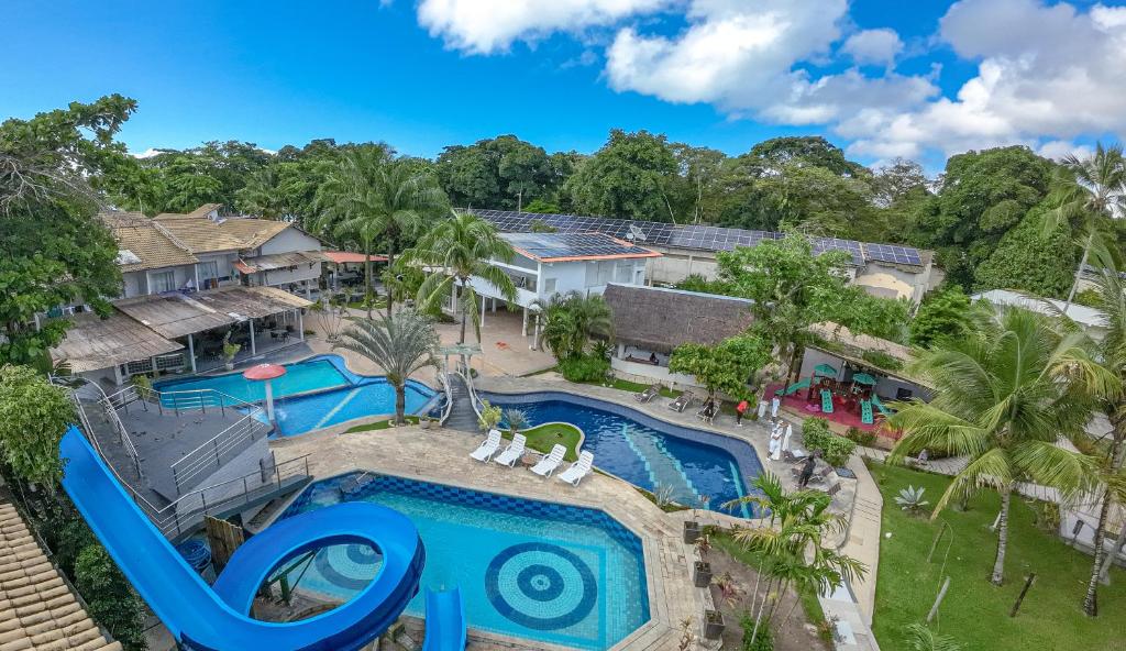Bazén v ubytování Ramada by Wyndham Porto Seguro Praia nebo v jeho okolí