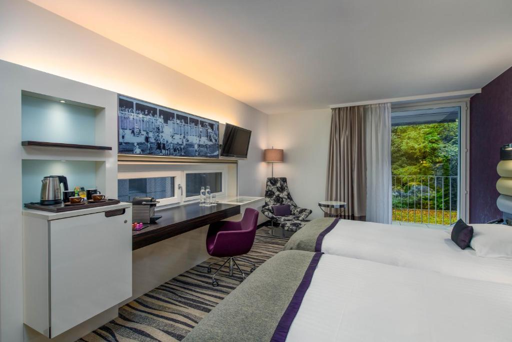 Postel nebo postele na pokoji v ubytování Mövenpick Hotel Lausanne