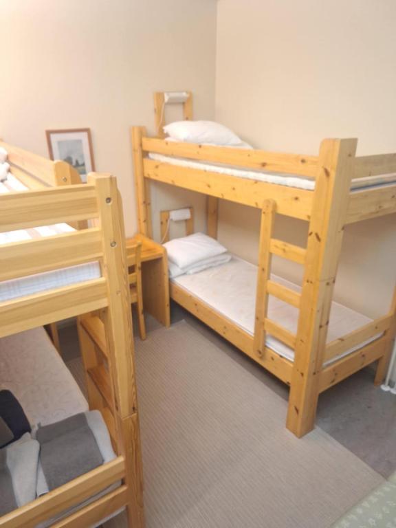 Postel nebo postele na pokoji v ubytování Raitismaja