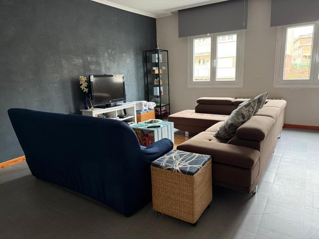 A seating area at Tximeleta Bidean