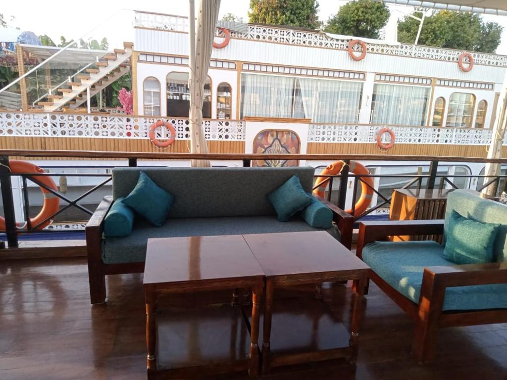Posezení v ubytování Nile Dahabiya Sailing boat 3 nights Every Friday from Aswan to Luxor