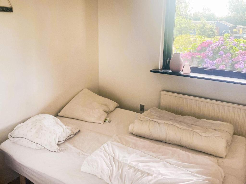 Postel nebo postele na pokoji v ubytování 8 person holiday home in Struer-By Traum