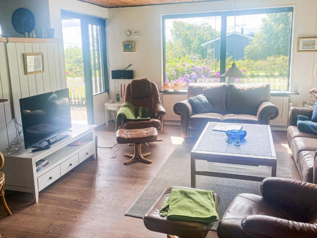 TV a/nebo společenská místnost v ubytování 8 person holiday home in Struer-By Traum