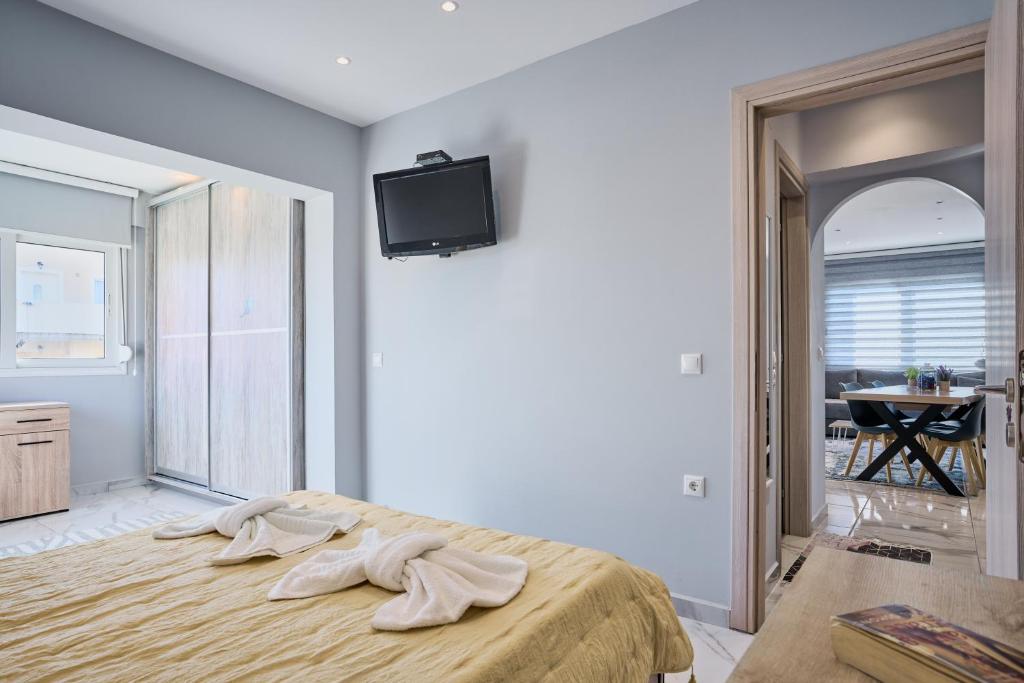 A bed or beds in a room at Amazing New Apartment in Skala