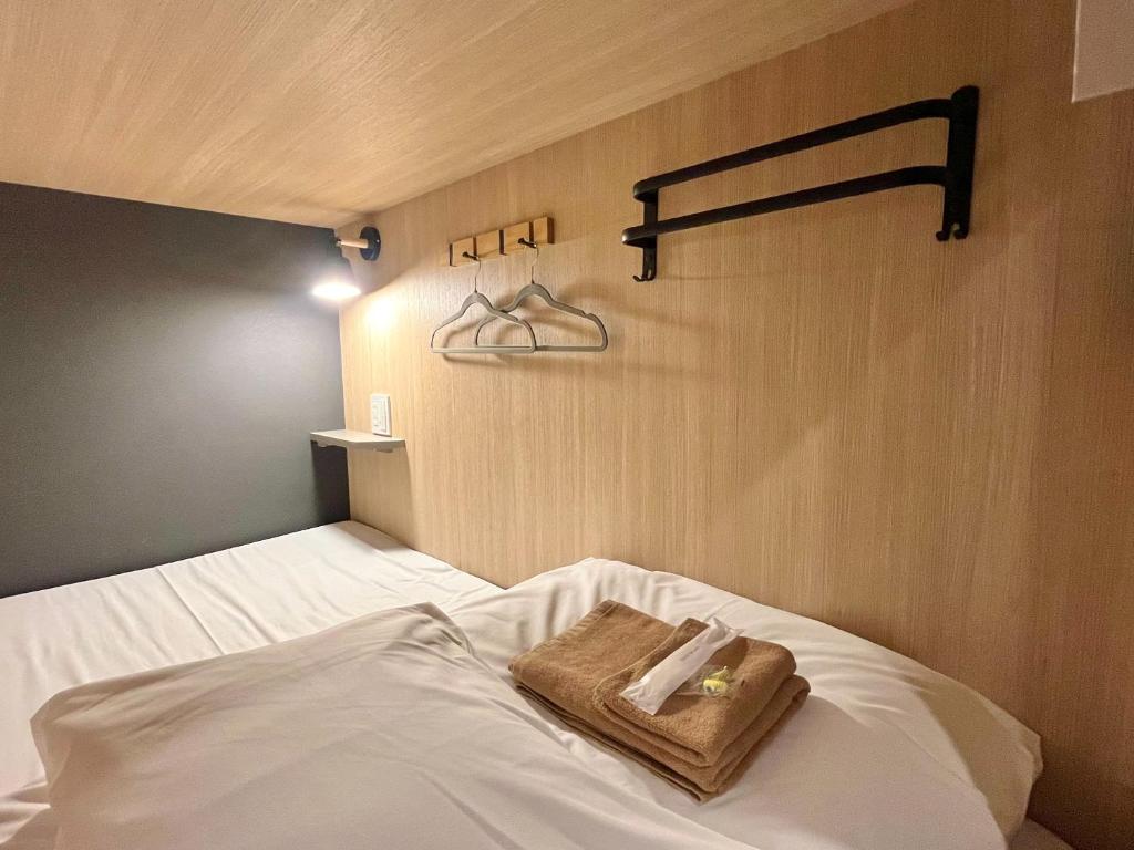 Postel nebo postele na pokoji v ubytování Yoroi Asakusa Hotel