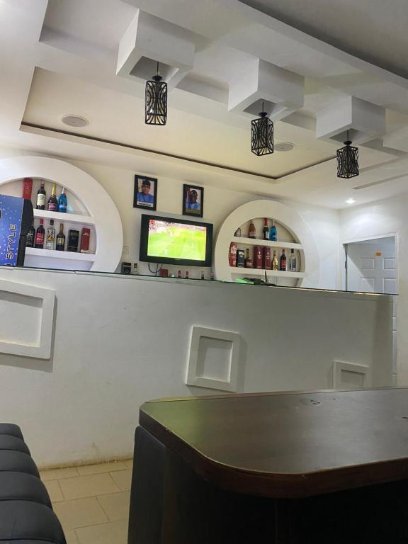TV a/nebo společenská místnost v ubytování Jeymax Hotel and Suite