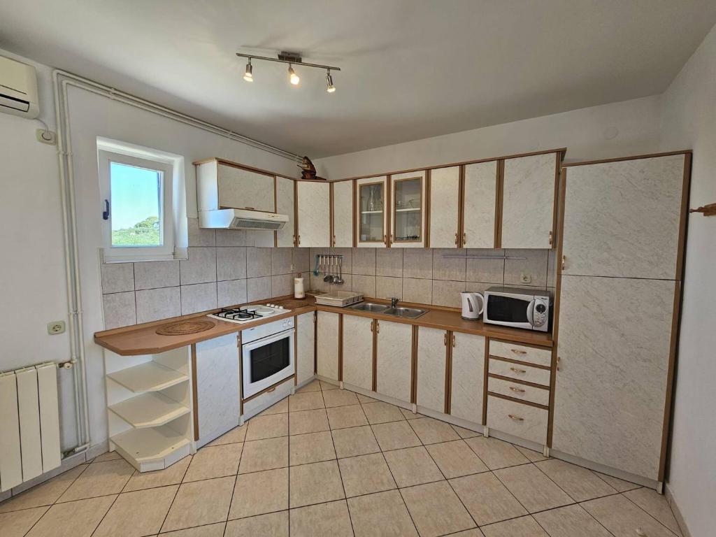 Kuchyň nebo kuchyňský kout v ubytování Apartment Mario Murter