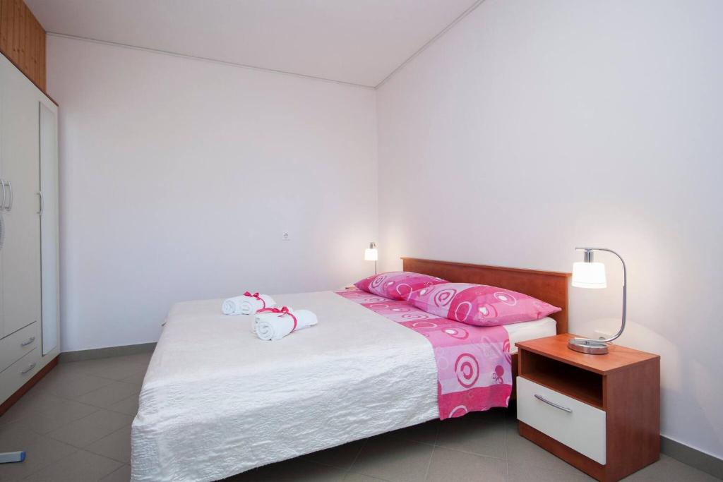 Postel nebo postele na pokoji v ubytování Family Apartments & Rooms Mikelin