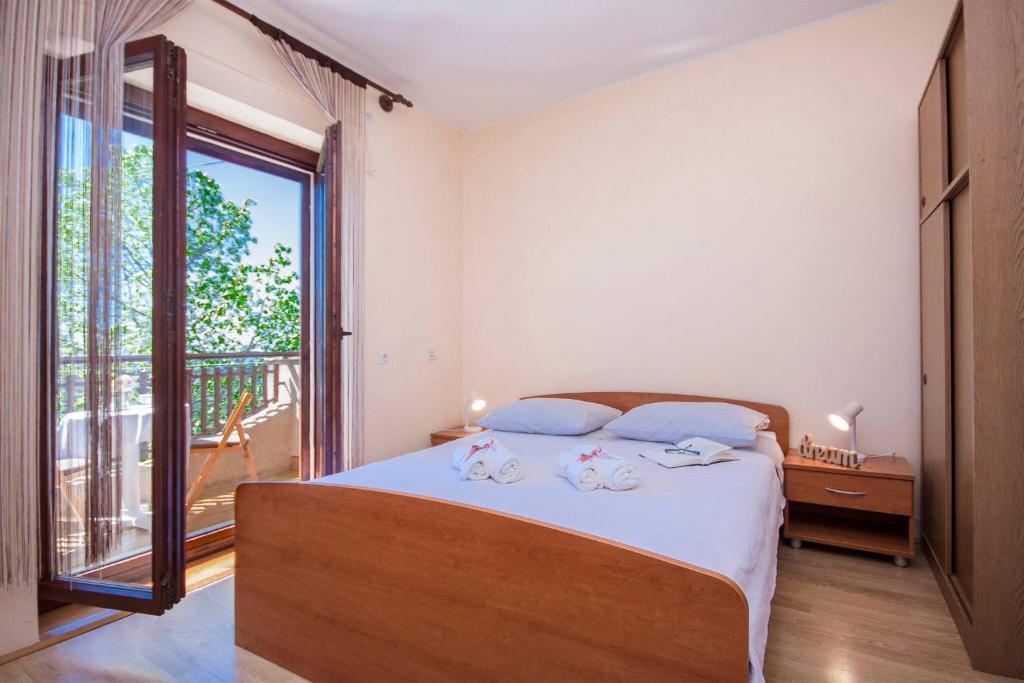 Postel nebo postele na pokoji v ubytování Family Apartments & Rooms Mikelin