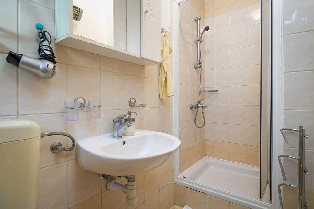 Koupelna v ubytování Apartments Kaina