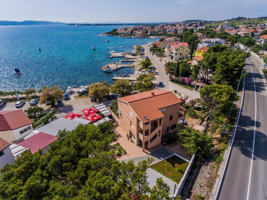 an aerial view of a town next to the water at Apartmani Savin in Brodarica