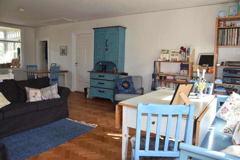 Posezení v ubytování Mooi! Gula Huset