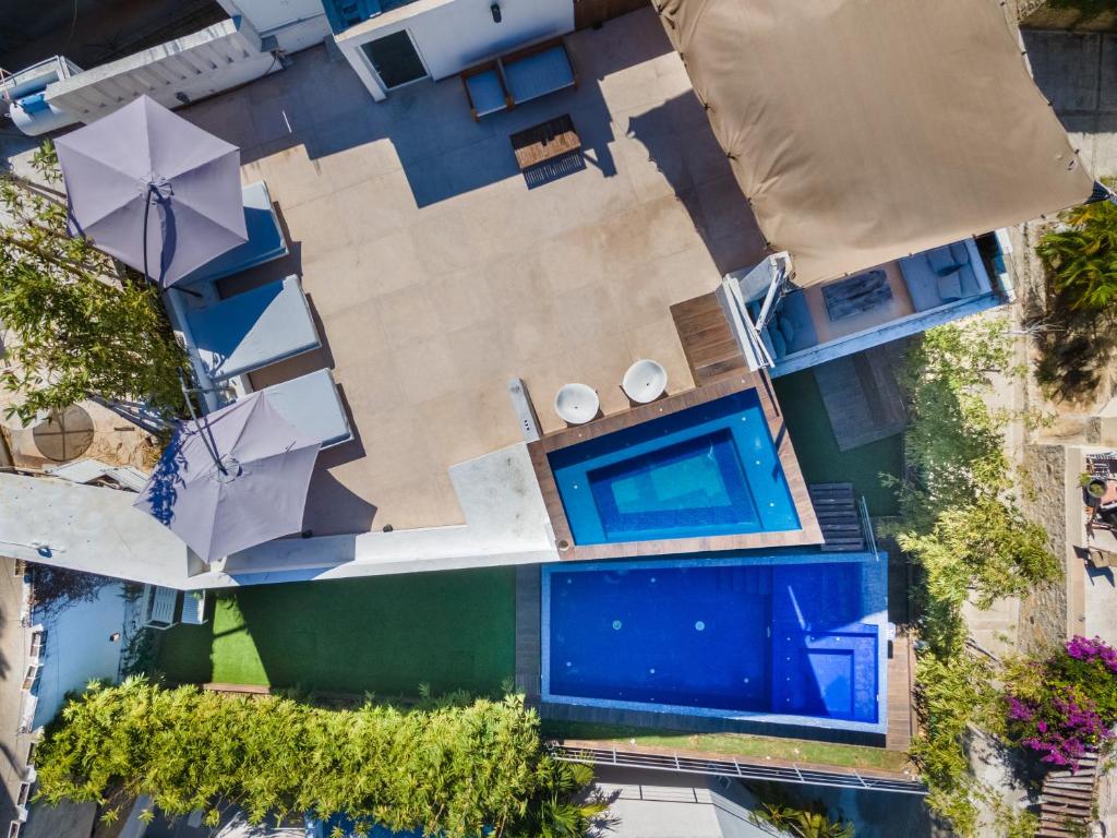 Bazén v ubytování LUXO Casa en Acapulco Zona Brisas Guitarrón con vistas espectaculares y 2 albercas nebo v jeho okolí