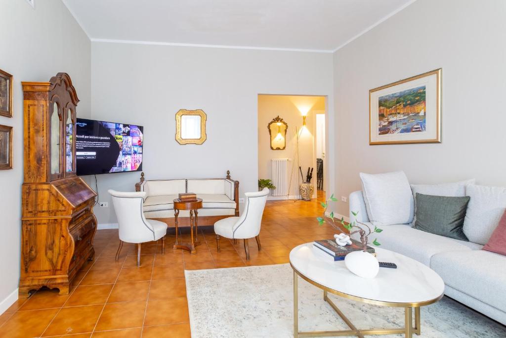 a living room with a couch and a table at HouSmart Lorenzo Costa 17 in Bologna