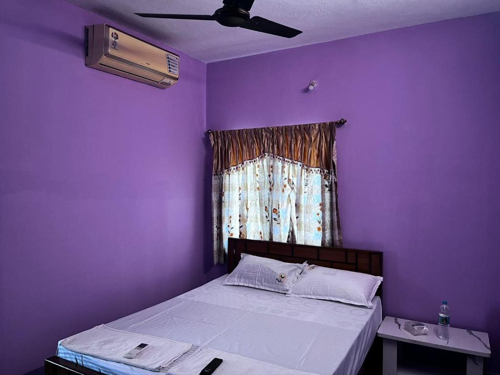 Postel nebo postele na pokoji v ubytování Pearl Homestay Ramapuram