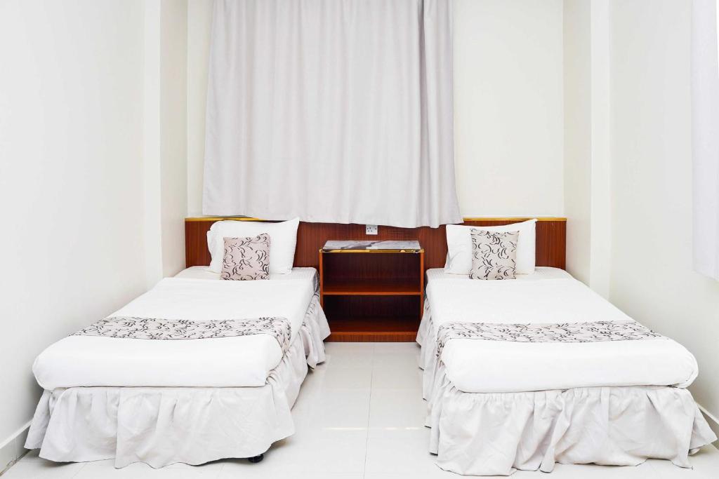 Postel nebo postele na pokoji v ubytování Collection O Muscat Airport Hotel Apartments