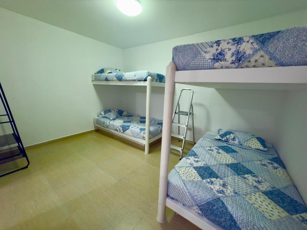 Un pat sau paturi într-o cameră la Beach house Sol Mar y Relax