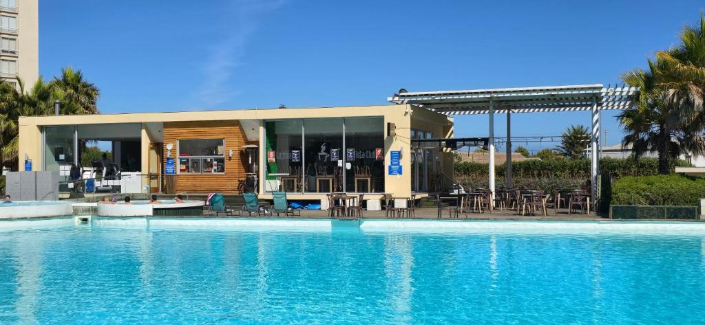Bazén v ubytování Cómodo departamento en Algarrobo nebo v jeho okolí