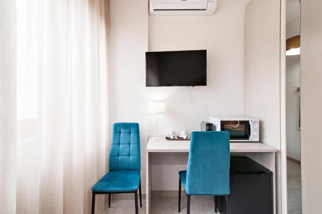A television and/or entertainment centre at B&B Kalurya - Lecce Selection